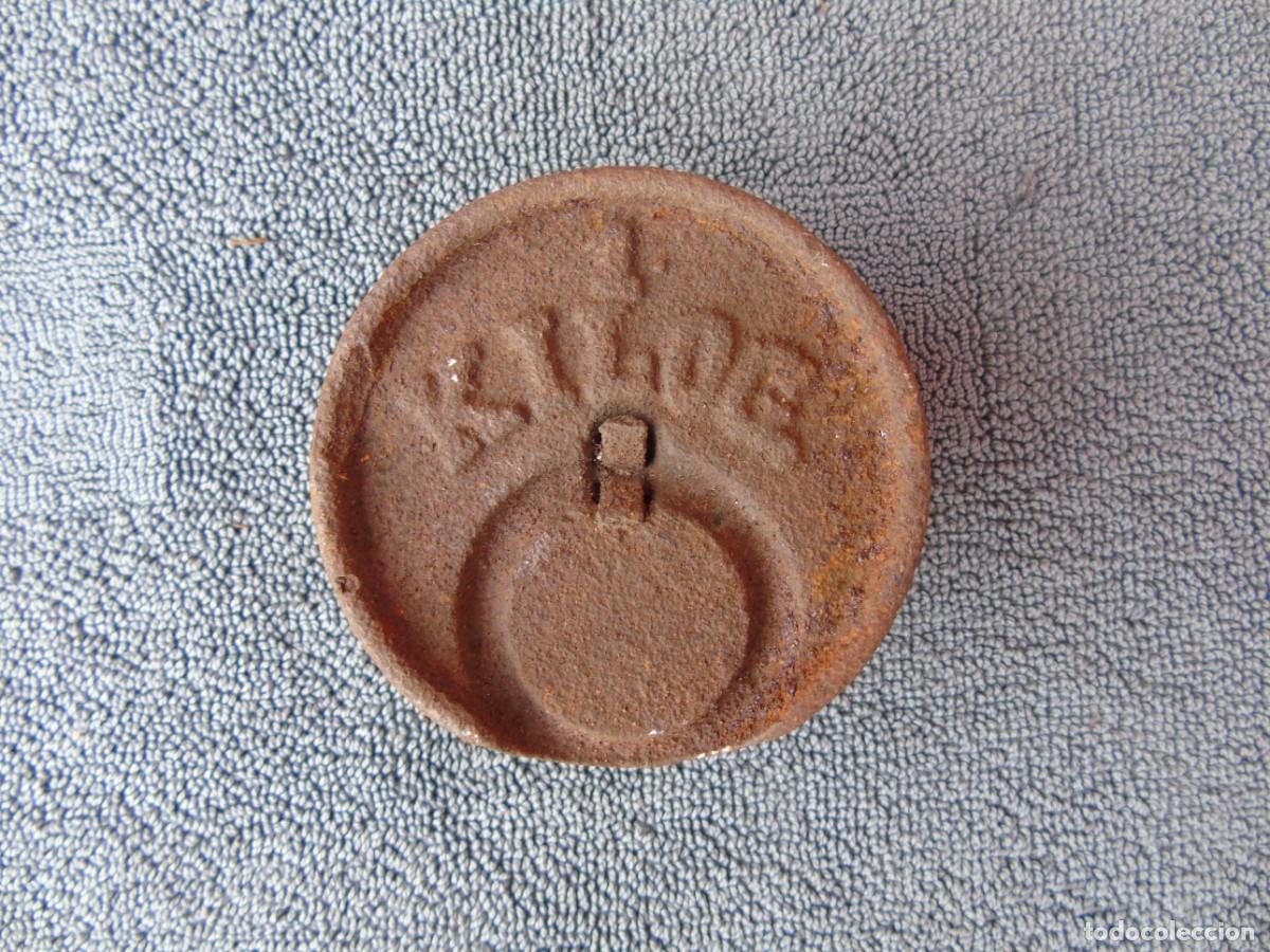 Antig&uuml;edades: ANTIGUA PESA DE HIERRO 1 KGM SIN ARGOLLA.