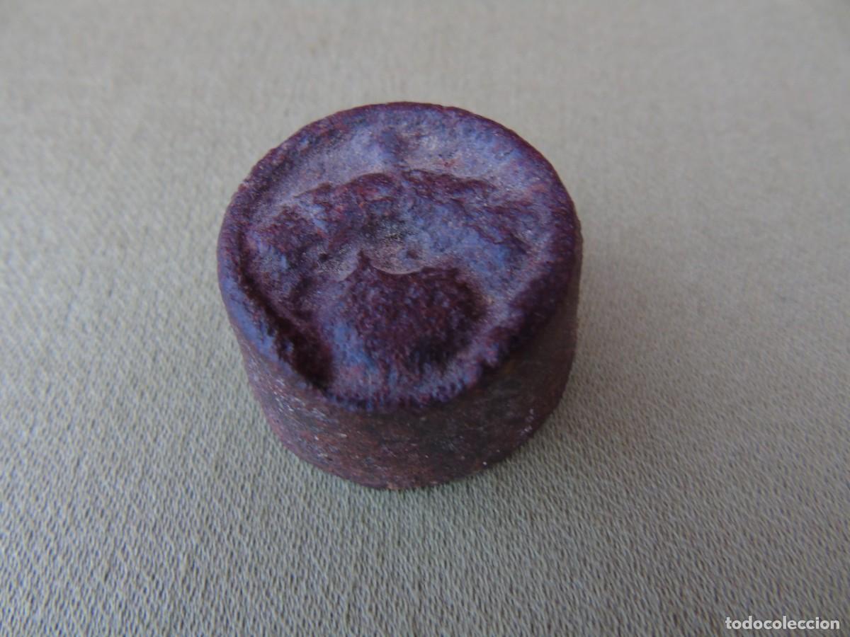 Antig&uuml;edades: ANTIGUA PESA DE HIERRO 1 HECTOGRAMO SIN ARGOLLA.