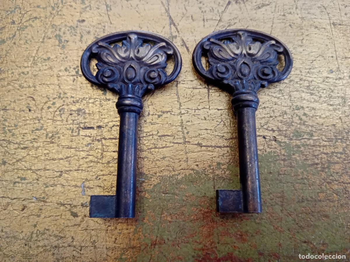 Antig&uuml;edades: Pareja de llaves huecas de bronce - Foto 2