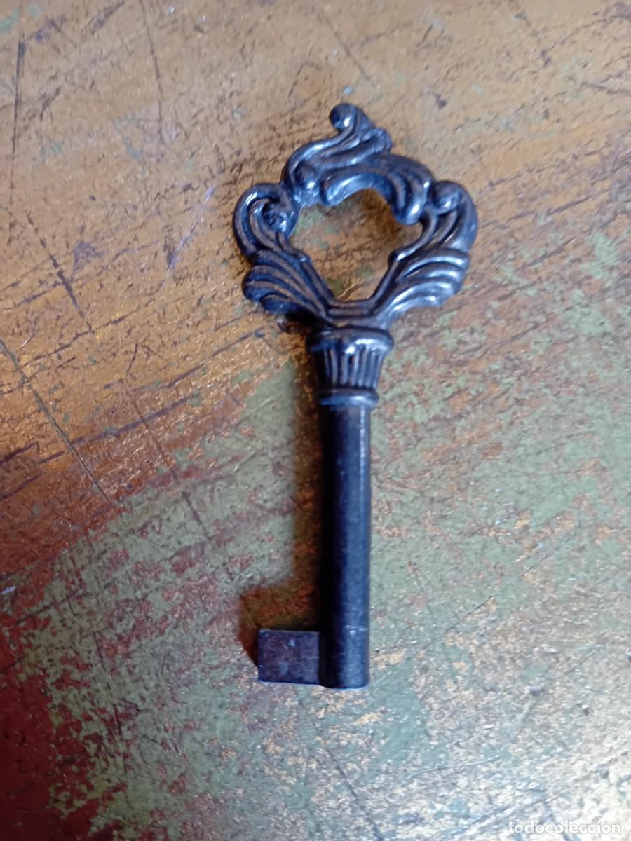 Antig&uuml;edades: Llave de bronce hueca - Foto 1