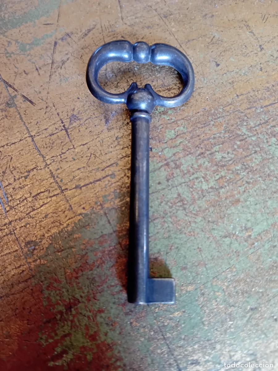 Antig&uuml;edades: Llave de bronce hueca - Foto 1