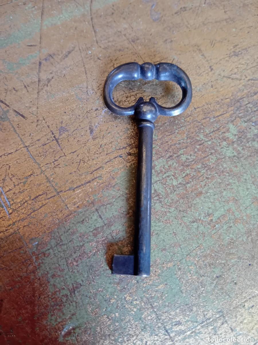 Antig&uuml;edades: Llave de bronce hueca - Foto 2