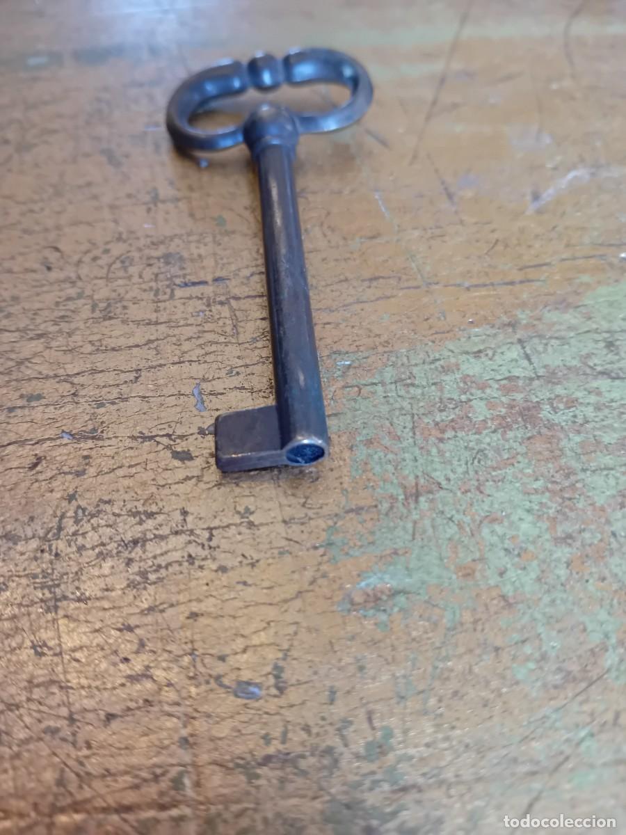 Antig&uuml;edades: Llave de bronce hueca - Foto 3