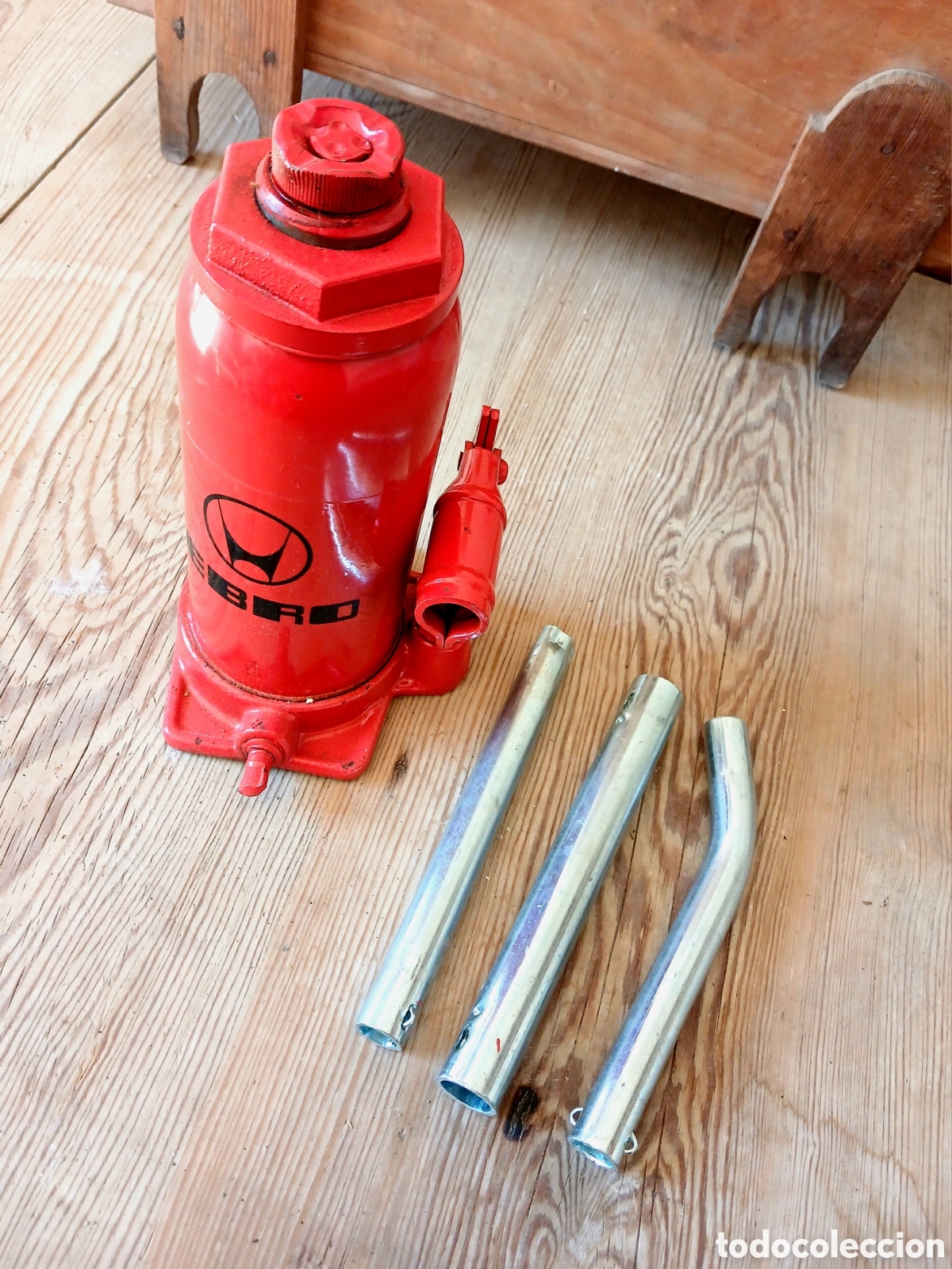 Antig&uuml;edades: Gato hidr&aacute;ulico de botella marca Ebro con capacidad de 8 toneladas.&nbsp;