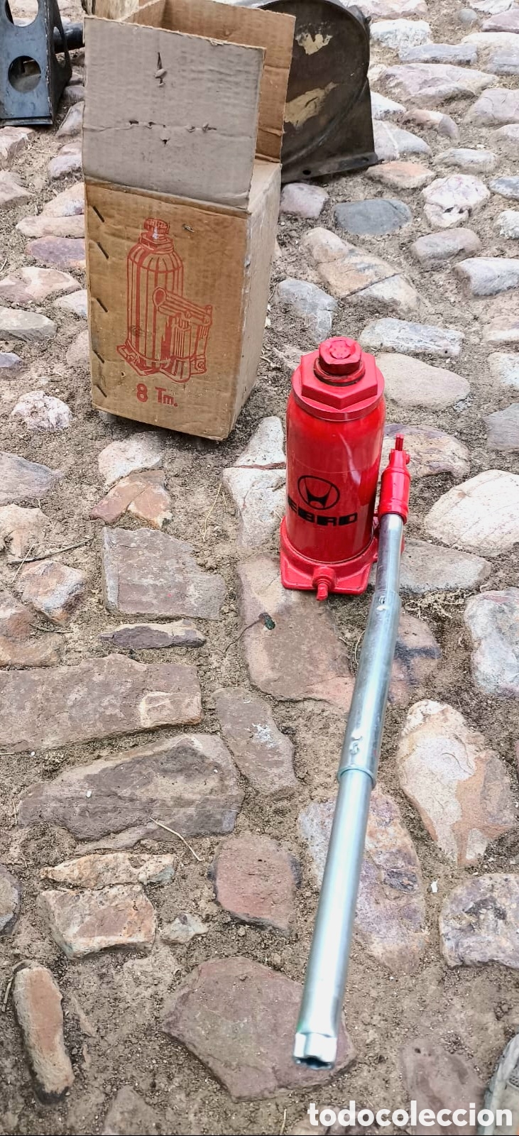 Antig&uuml;edades: Gato hidr&aacute;ulico de botella marca Ebro con capacidad de 8 toneladas.&nbsp;