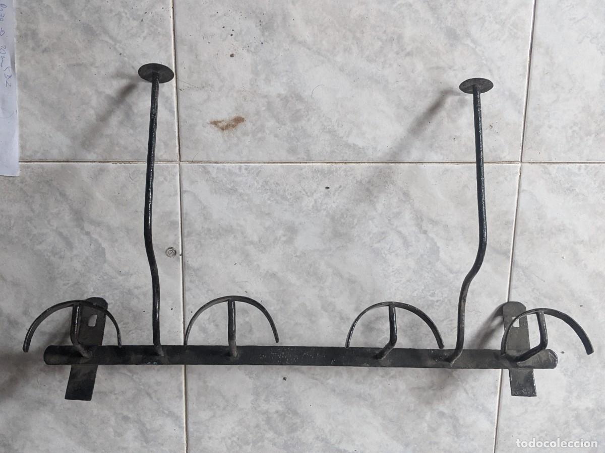 Antig&uuml;edades: Antiguo perchero sombrerero de pared en hierro forjado artesanal - Forja r&uacute;stica