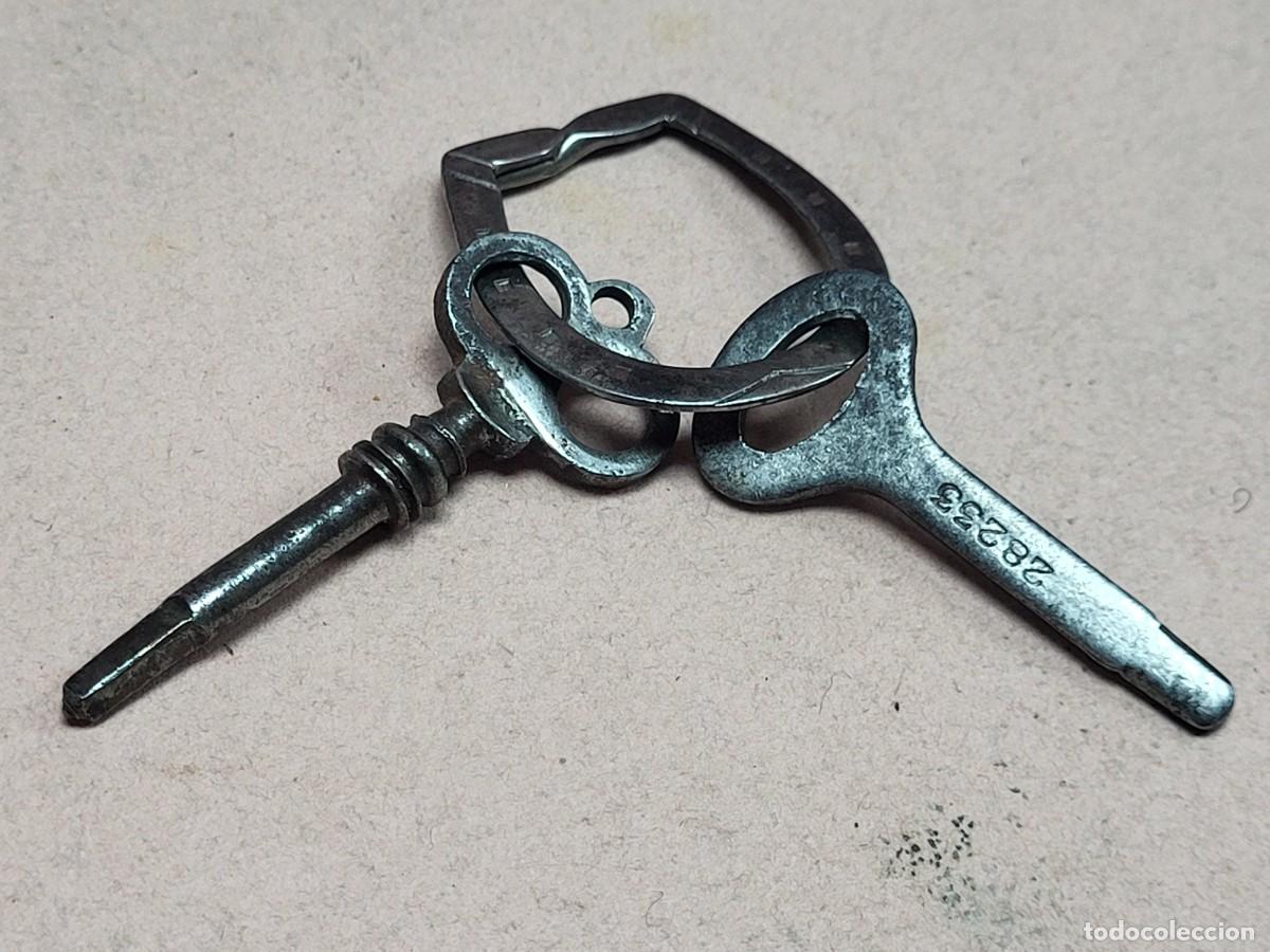 Antig&uuml;edades: ANTIGUAS LLAVES PEQUE&Ntilde;O FORMATO MAQUINA DE COSER SINGER ?