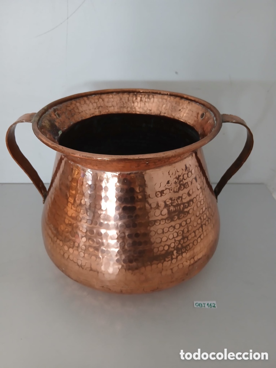 Antig&uuml;edades: Olla catalana hecha a mano en cobre.