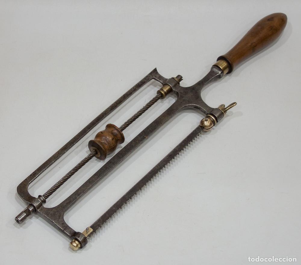 Antig&uuml;edades: ANTIGUA SIERRA DE ARMERO CON TALADRO DE VAIVEN INTEGRADO. SIGLO XIX.