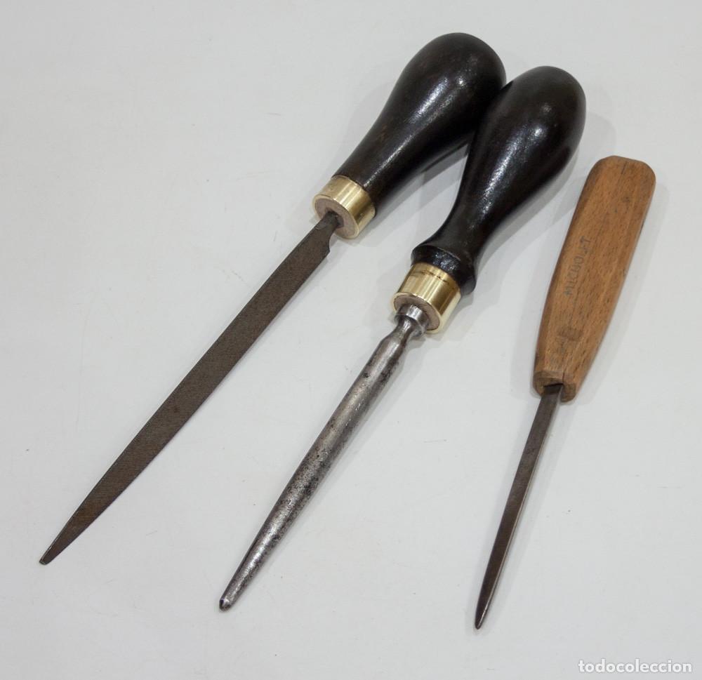 Antig&uuml;edades: LOTE DE ANTIGUA LIMA TRIANGULAR PARA AFILADO DE SIERRAS Y BRU&Ntilde;IDORES.