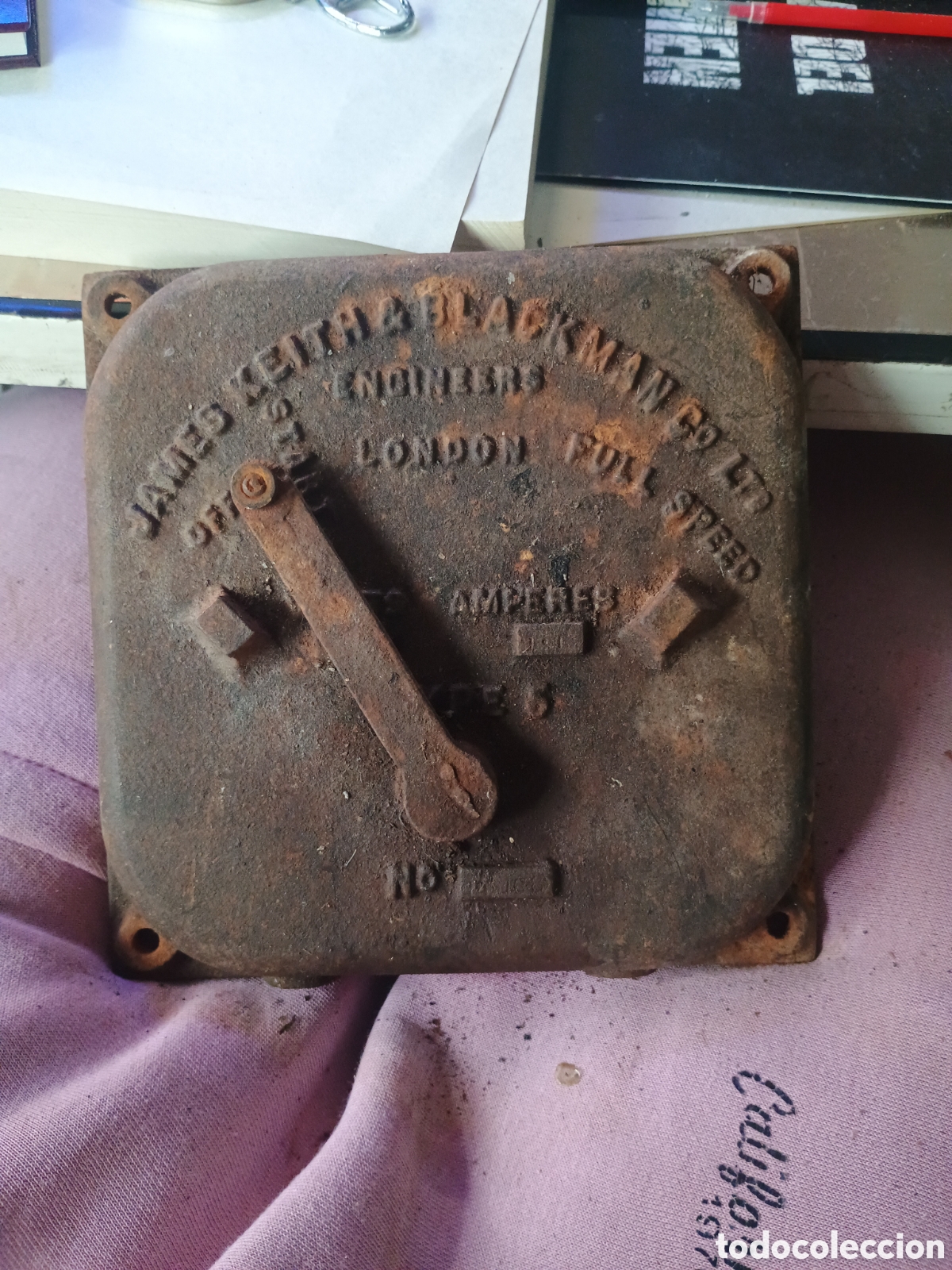 Antig&uuml;edades: TAPA HIERRO ANTIGUA 17 X 17 CMS MARCA JAMES KEITH blackman co.ltd