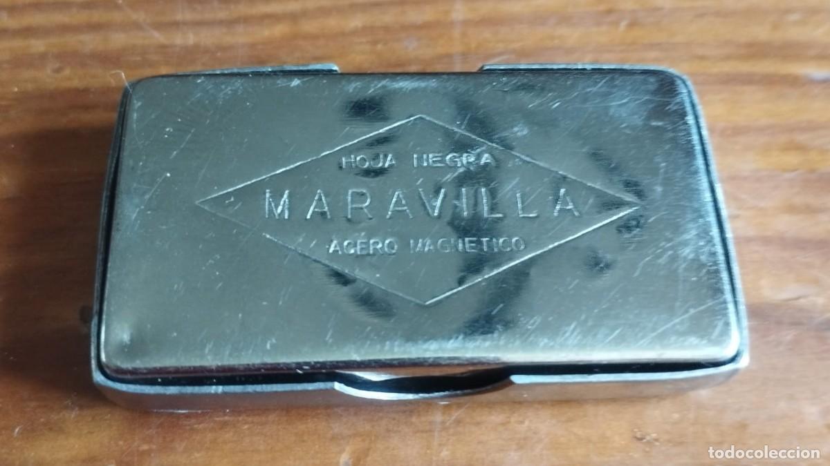 Antig&uuml;edades: caja met&aacute;lica antigua dise&ntilde;ada para contener cuchillas de afeitar de la marca espa&ntilde;ola Maravilla