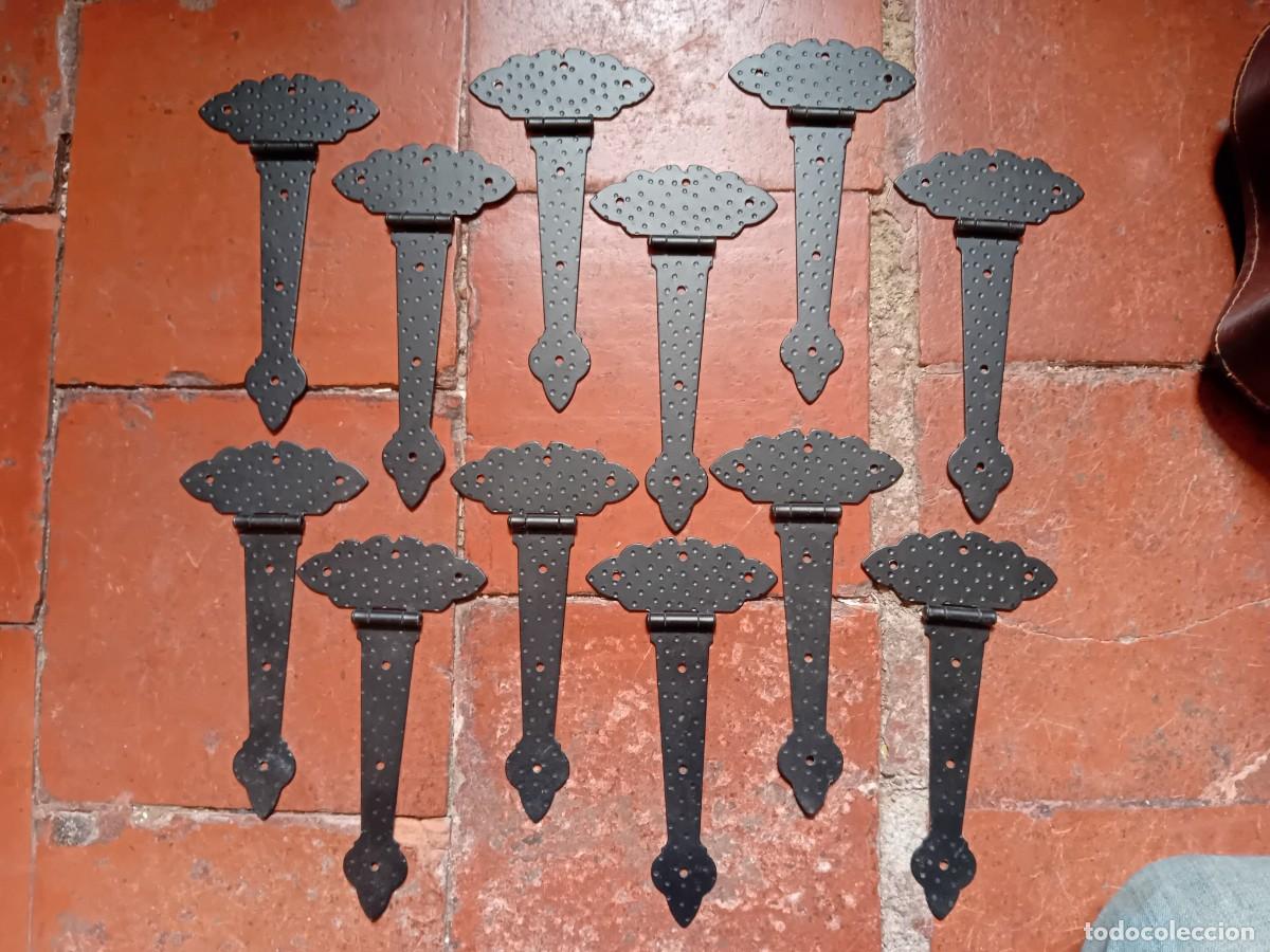 Antig&uuml;edades: 12 bisagras de hierro