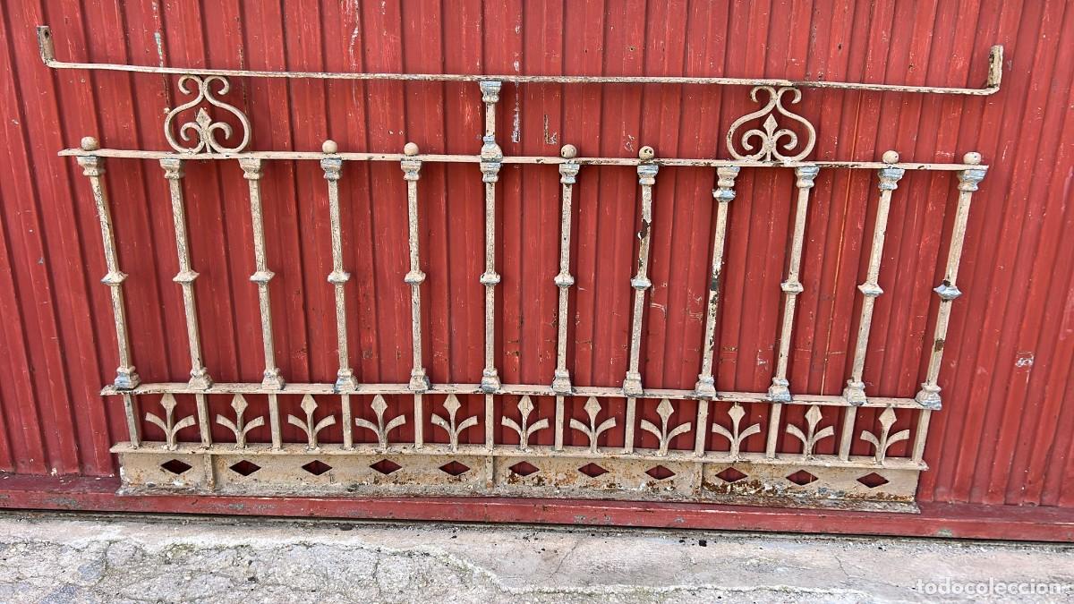 Antig&uuml;edades: REJA O BARANDILLA DE FORMA DE 88 CMS. DE ALTO X 157 CMS. DE ANCHO