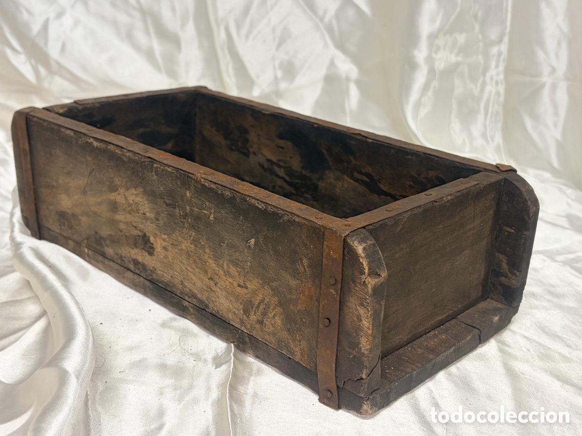 Antig&uuml;edades: Antiguo molde de ladrillos - Foto 2