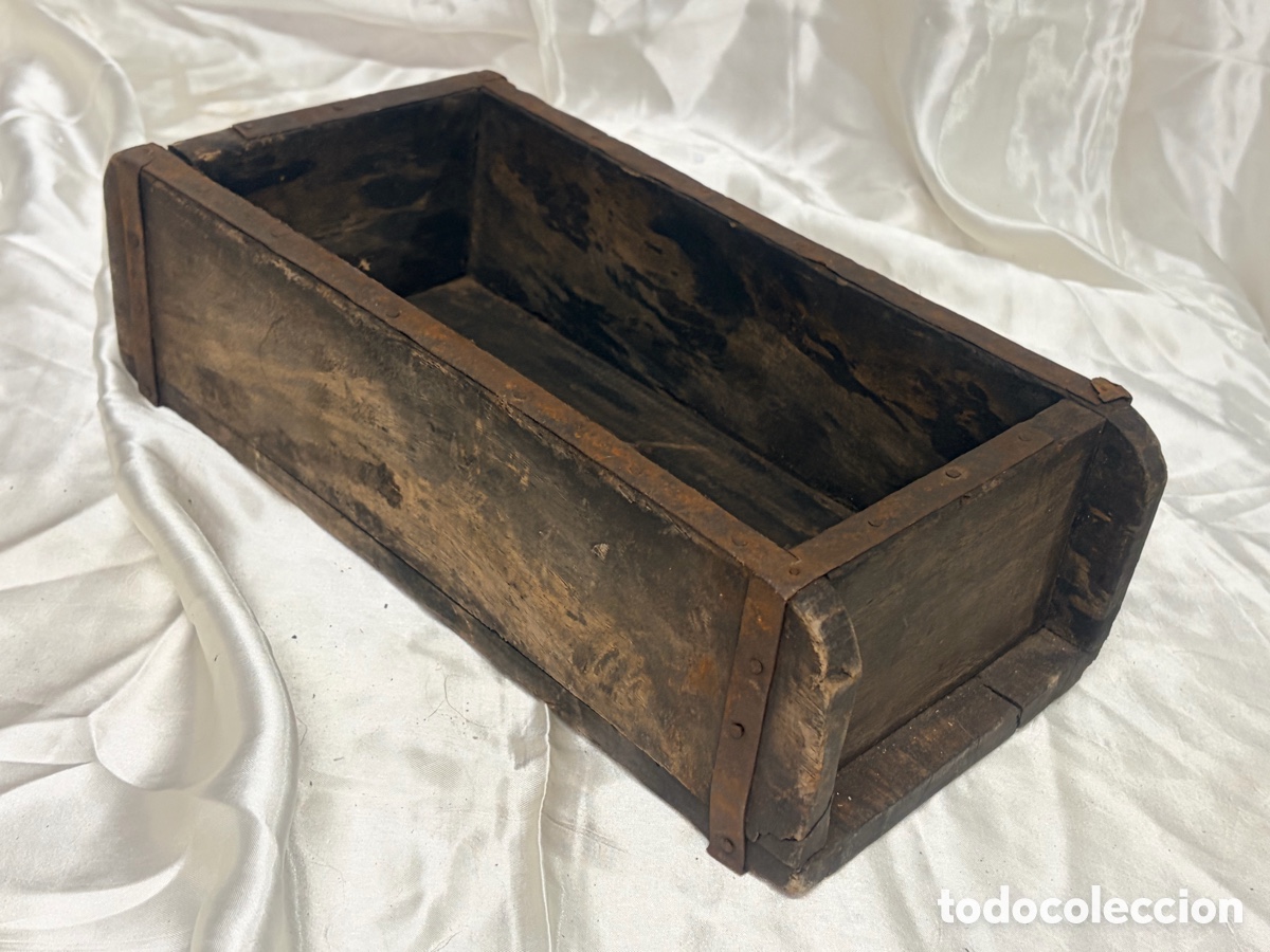 Antig&uuml;edades: Antiguo molde de ladrillos - Foto 3