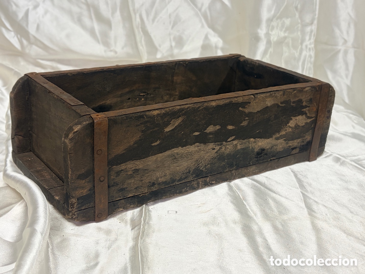 Antig&uuml;edades: Antiguo molde de ladrillos - Foto 1