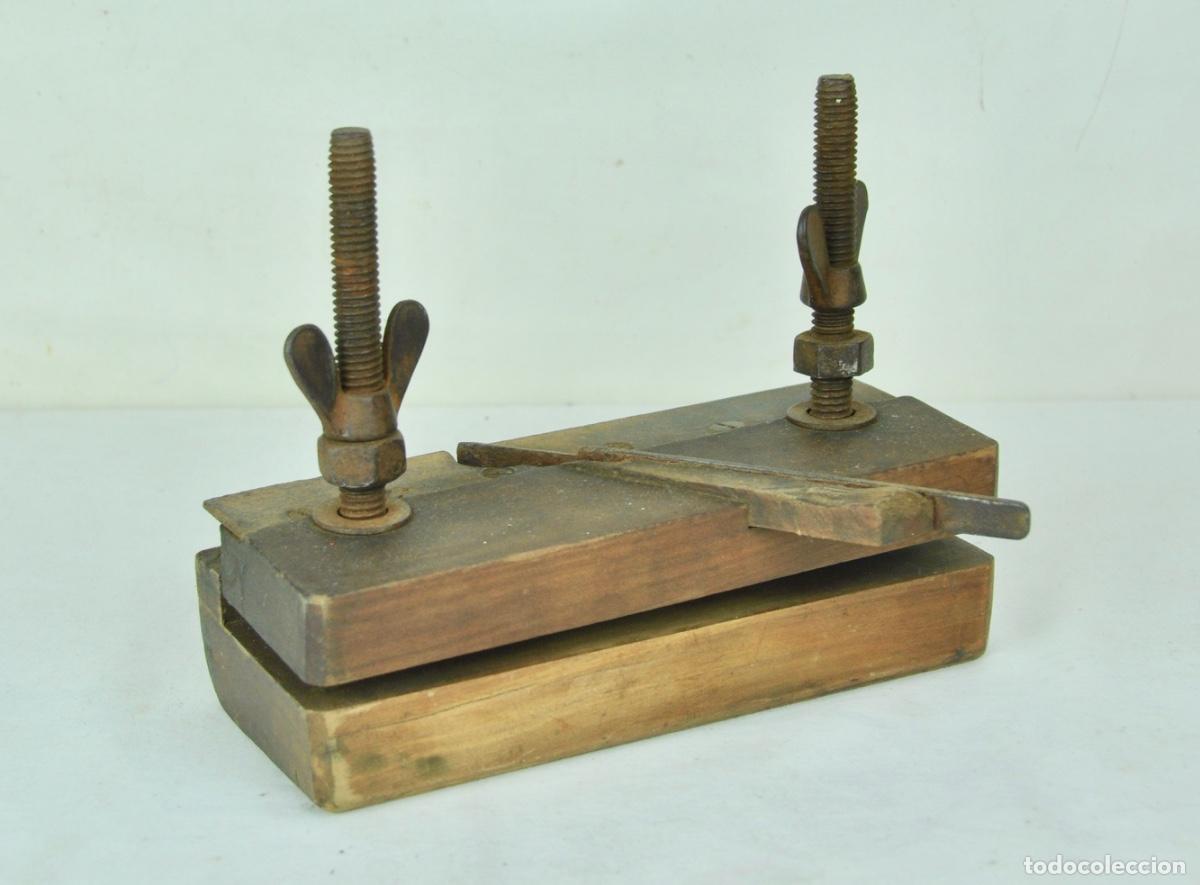 Antig&uuml;edades: Acanalador de carpintero - Foto 1