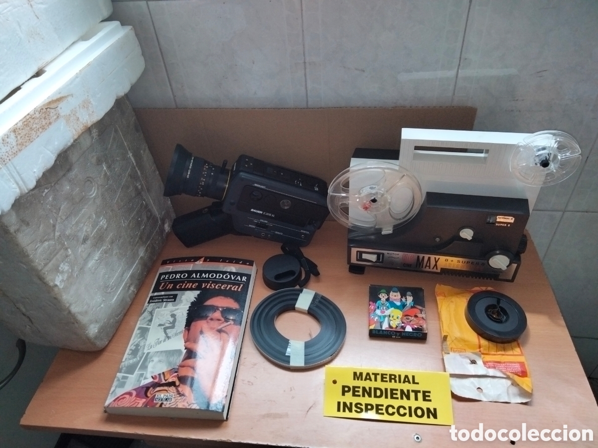 Antig&uuml;edades: Lote Cine. C&aacute;mara tomavistas Bauer Proyector y Libro