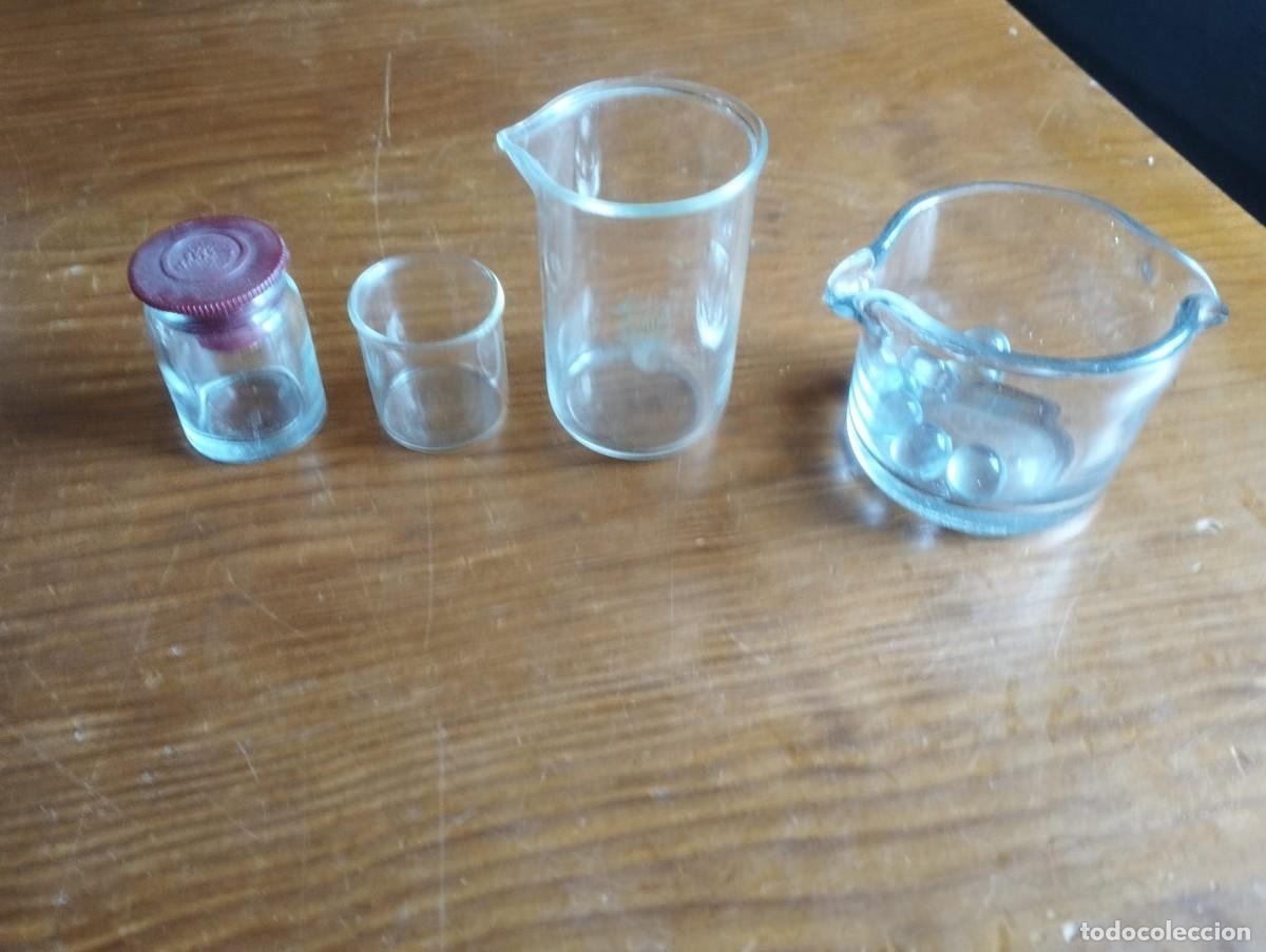 Antig&uuml;edades: recipientes que son la base de cualquier laboratorio o botica antigua