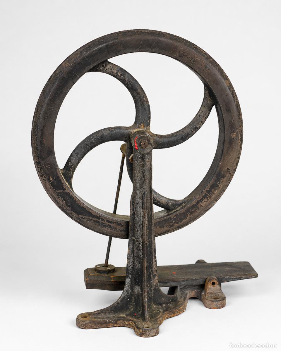 Antig&uuml;edades: Pedal de torno de relojero antiguo &ndash; herramienta de oficio relojero