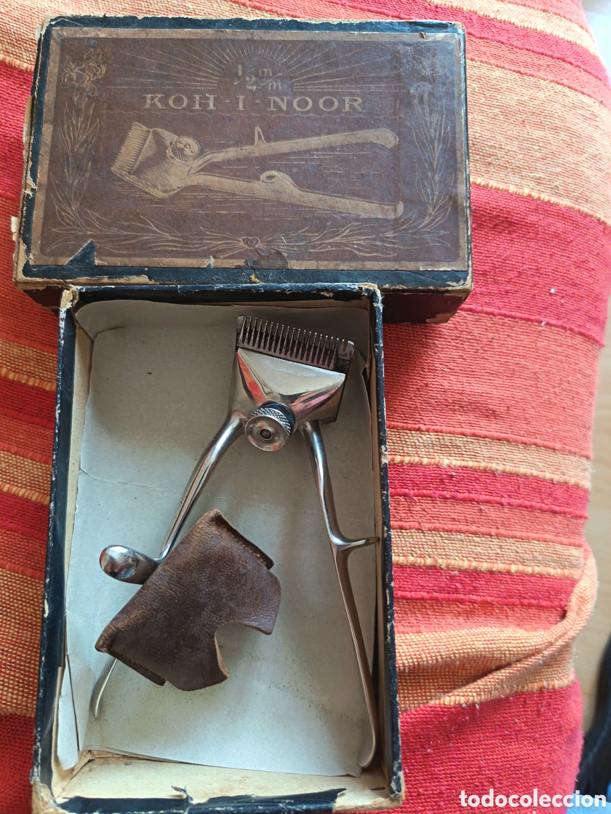 Antig&uuml;edades: Maquinilla de barber&iacute;a alemana con caja original y protector de cuchilla