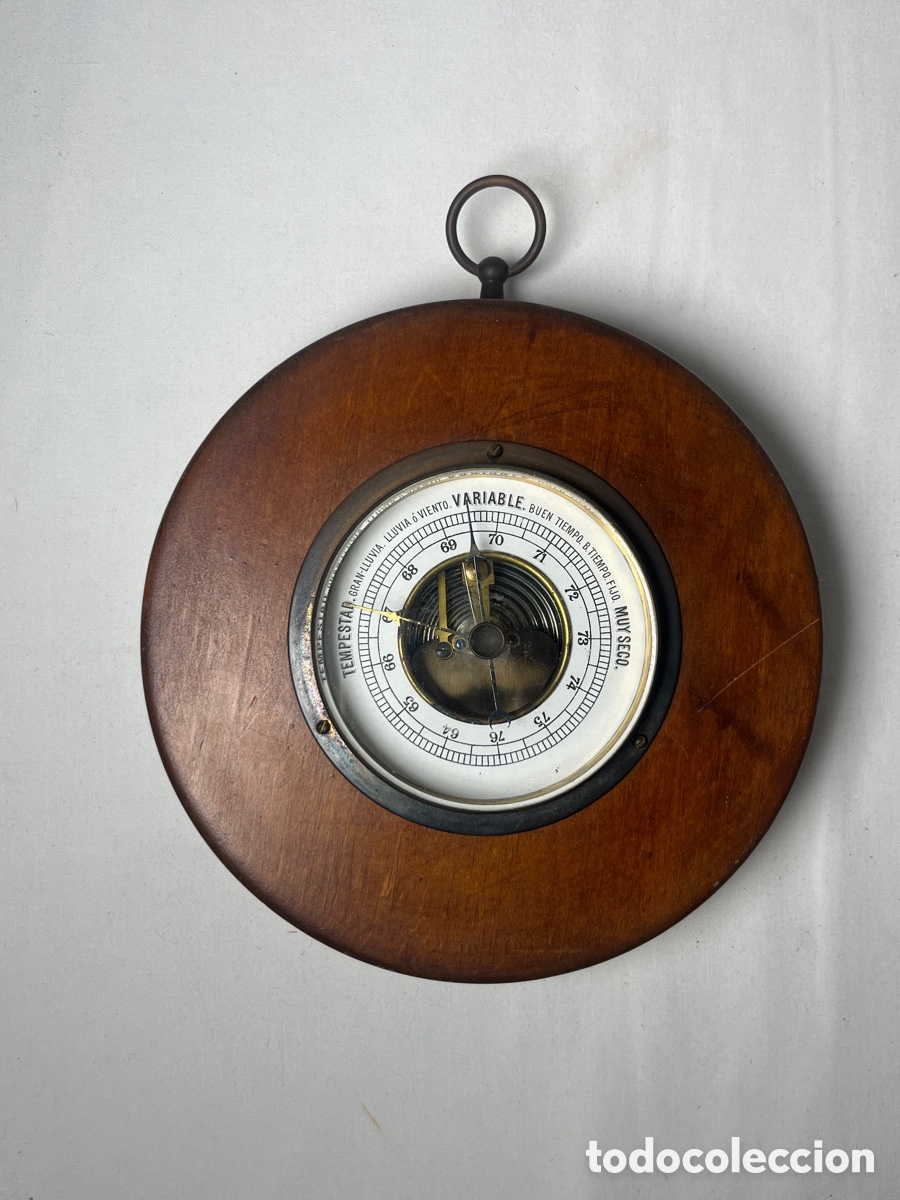 Antig&uuml;edades: Bar&oacute;metro de madera y bronce