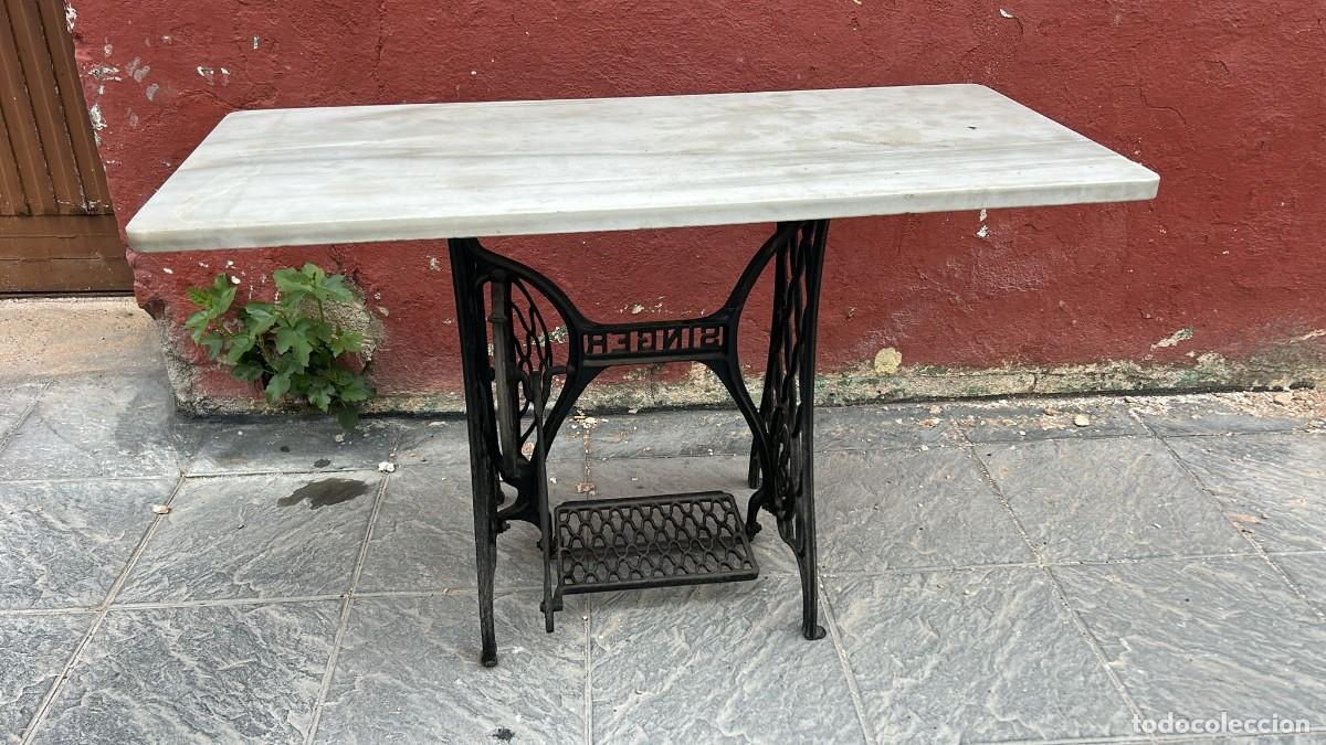 Antig&uuml;edades: MESA MAQUINA DE COSER SINGER ANTIGUA DE 76 CMS. DE ALTO X 125 X 57 CMS.