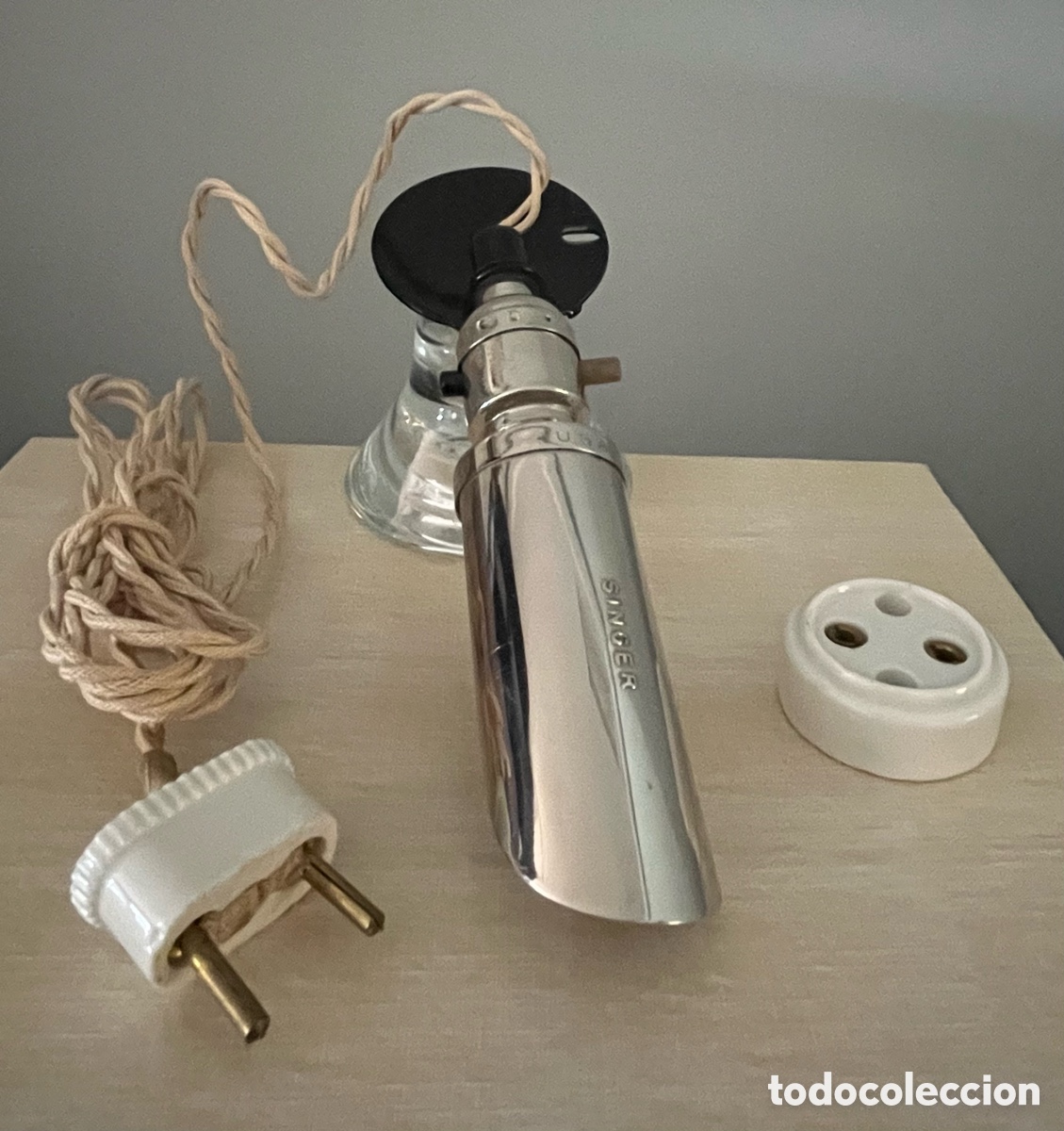Antig&uuml;edades: L&aacute;mpara Singer original con cable trenzado y enchufe FUNCIONANDO
