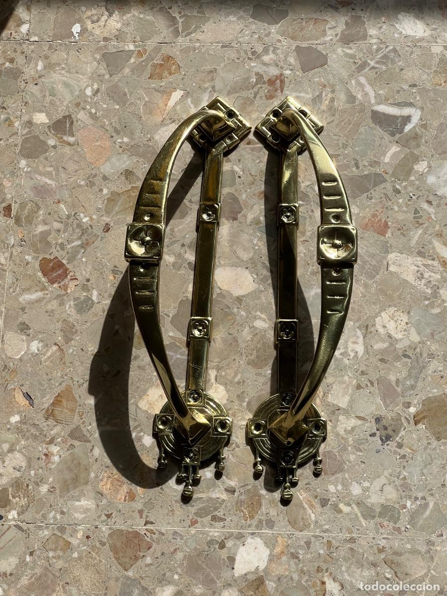 Antig&uuml;edades: Pareja manillas lat&oacute;n antiguas