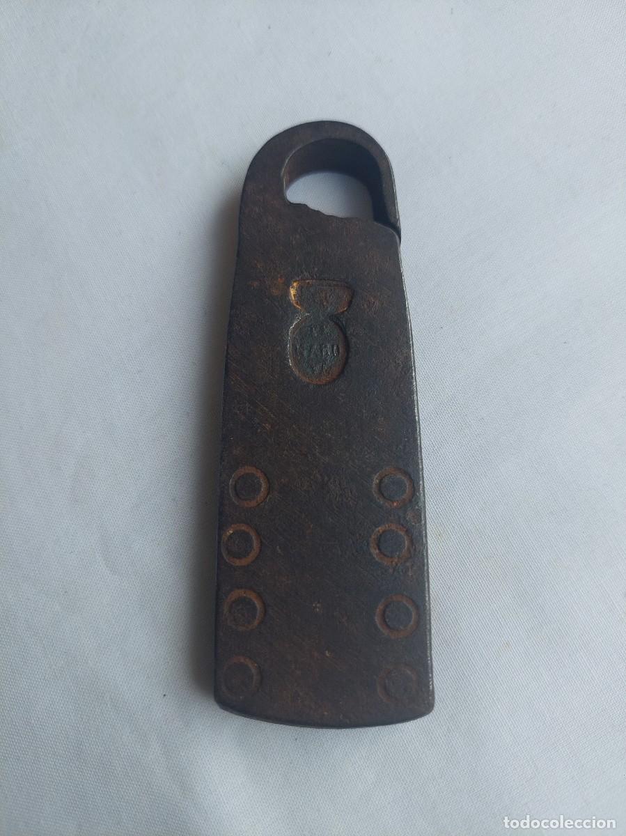 Antig&uuml;edades: Pesa de 8 onzas Valenciana