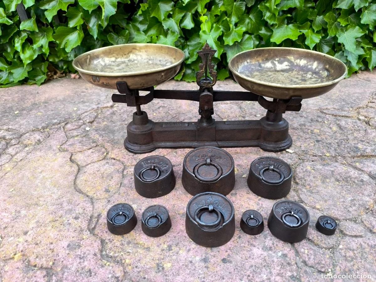 Antig&uuml;edades: BASCULA ANTIGUA FORCE 5 KG. CON PESOS Y EQUILIBRADA