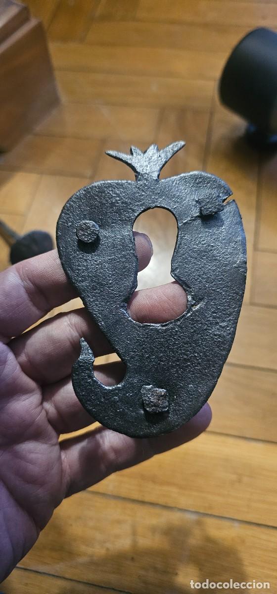 Antig&uuml;edades: Bocallave forja arca con clavos - Foto 1