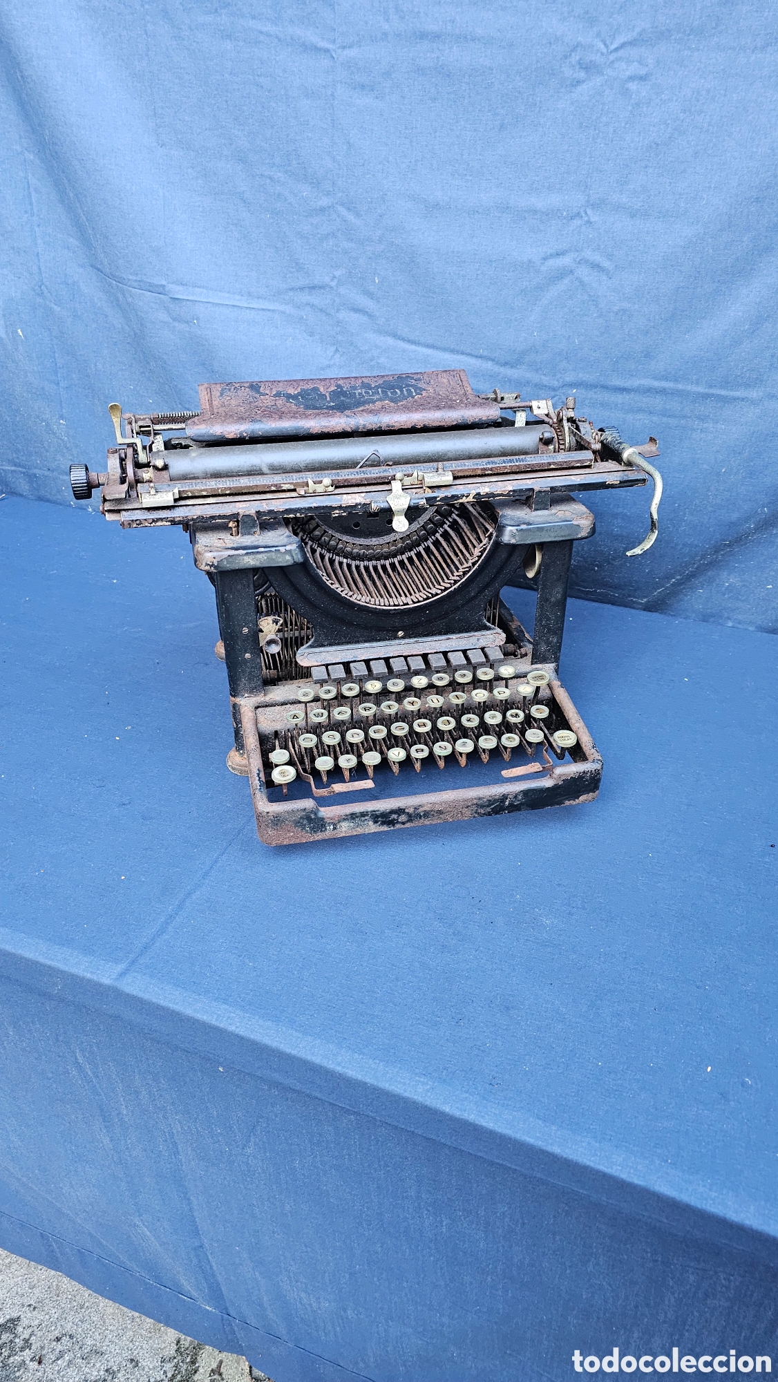 Antig&uuml;edades: Antigua m&aacute;quina de escribir Remington