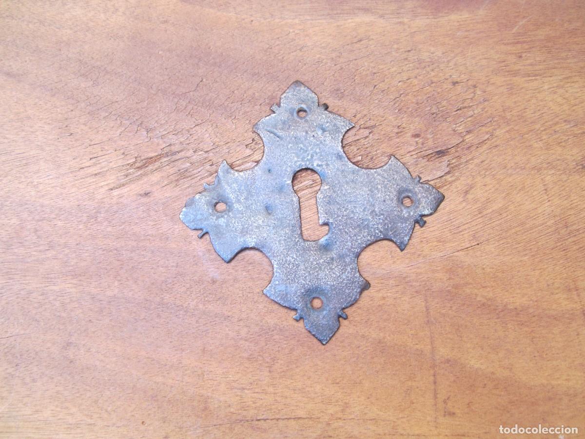 Antig&uuml;edades: Bocallave antiguo hierro forjado, grande.