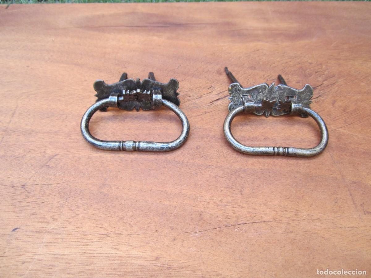 Antig&uuml;edades: Tiradores antiguos de forja, pareja asas s. XVIII.