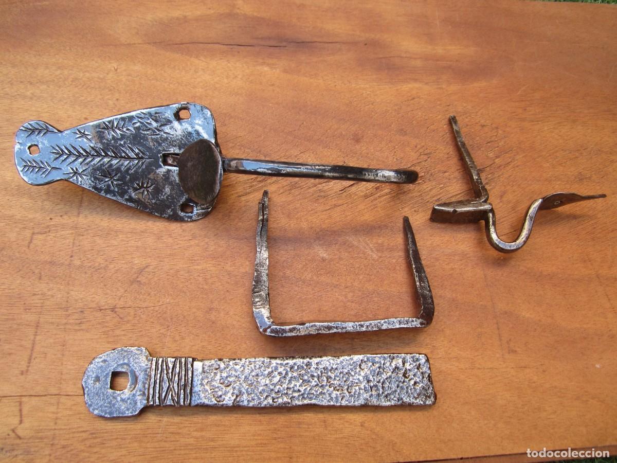 Antig&uuml;edades: Tirador antiguo forja con pestillo, espigas trigo.