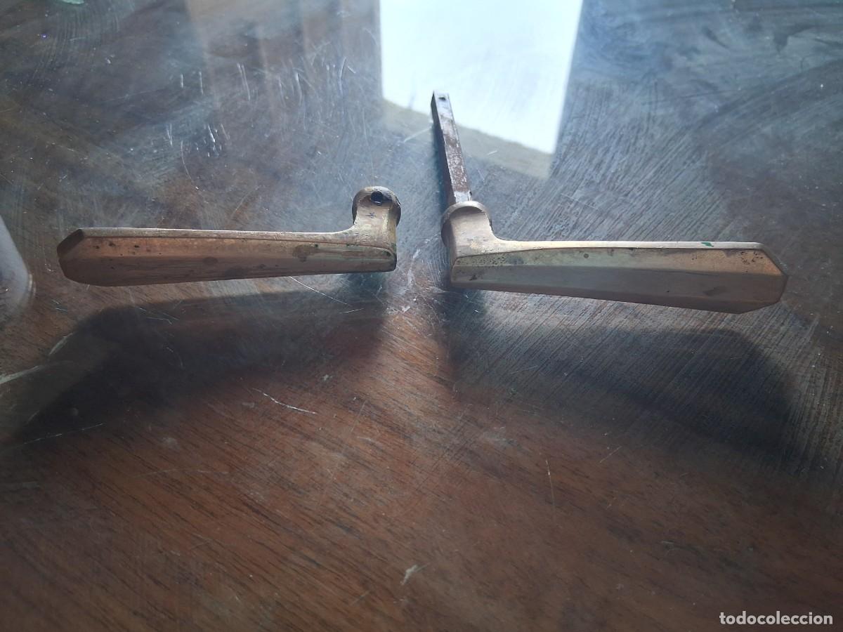 Antig&uuml;edades: Antigua manivela tirador de bronce para puerta