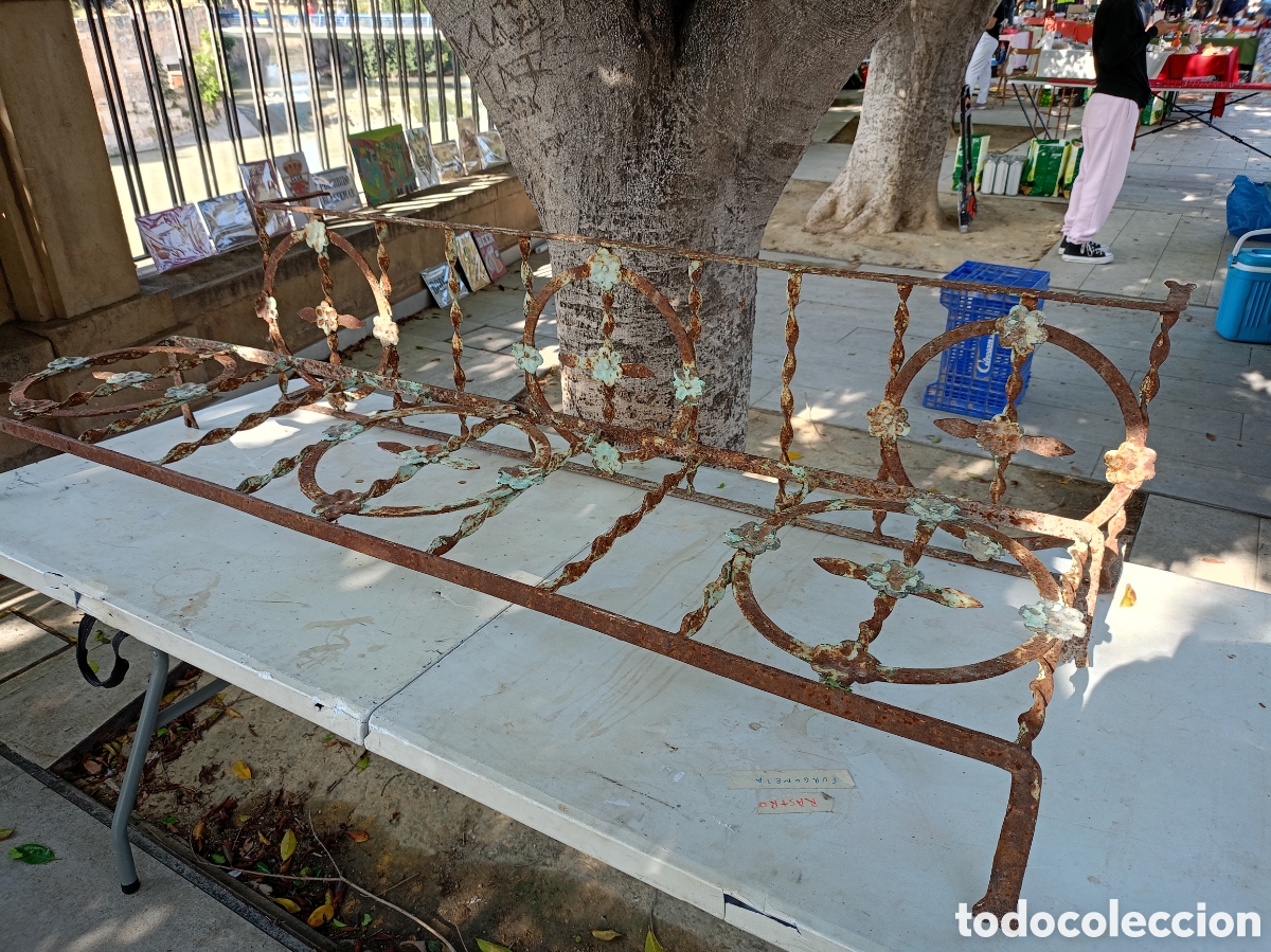 Antig&uuml;edades: BALC&Oacute;N DE HIERRO FORJADO. LOTE DE 2