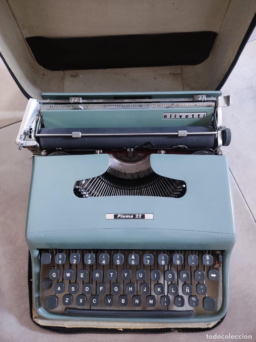 Antig&uuml;edades: M&aacute;quina de escribir Olivetti Pluma 22 verde vintage
