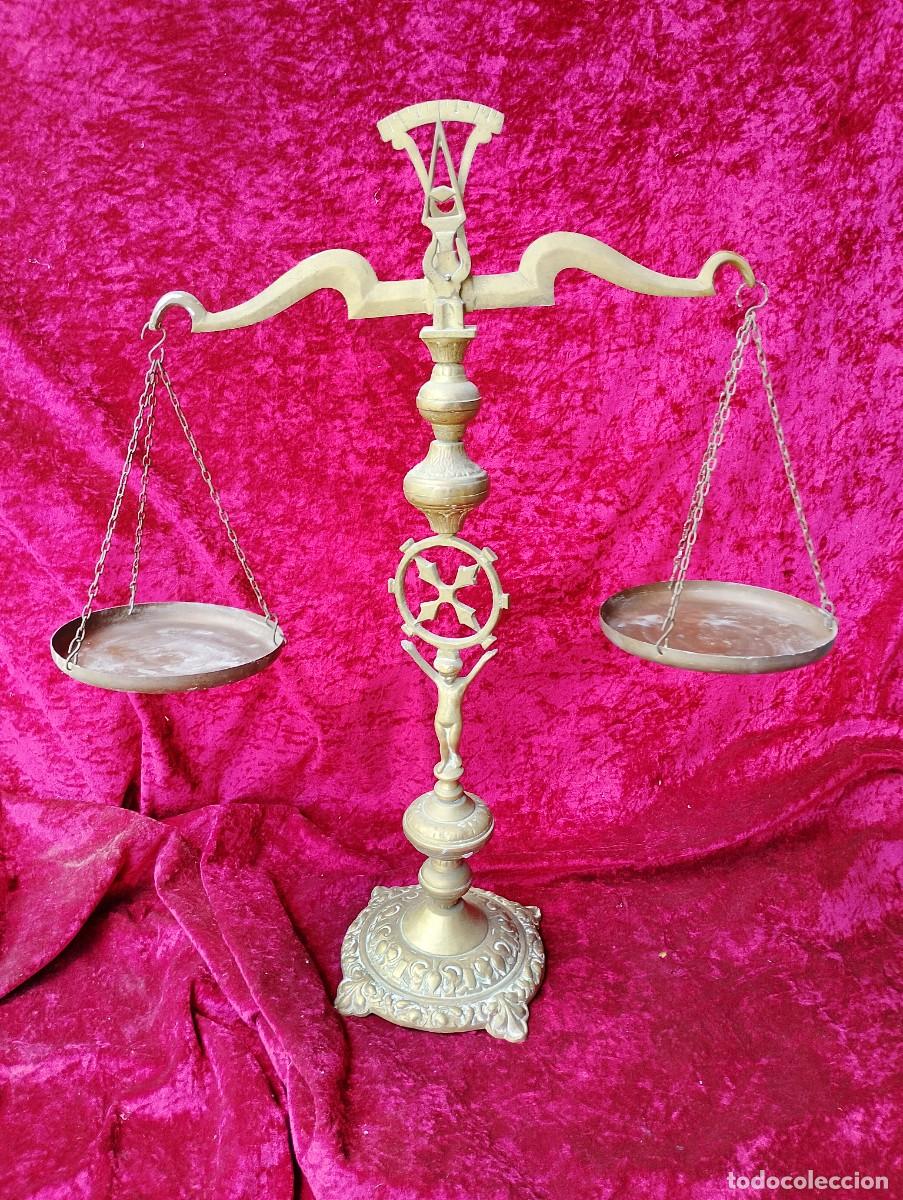 Antig&uuml;edades: Preciosa balanza antigua con sello HECHO EN M&Eacute;XICO en parte posterior de platos en suspensi&oacute;n cadena