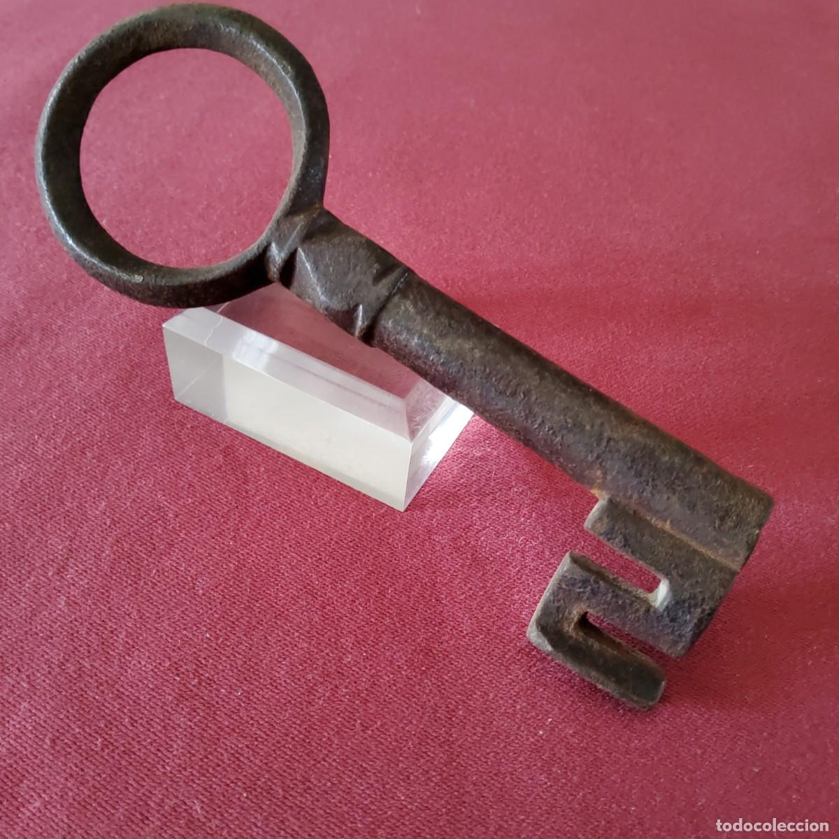 Antig&uuml;edades: ANTIGUA LLAVE DE HIERRO FORJADO, ESPA&Ntilde;A SIGLO XVIII