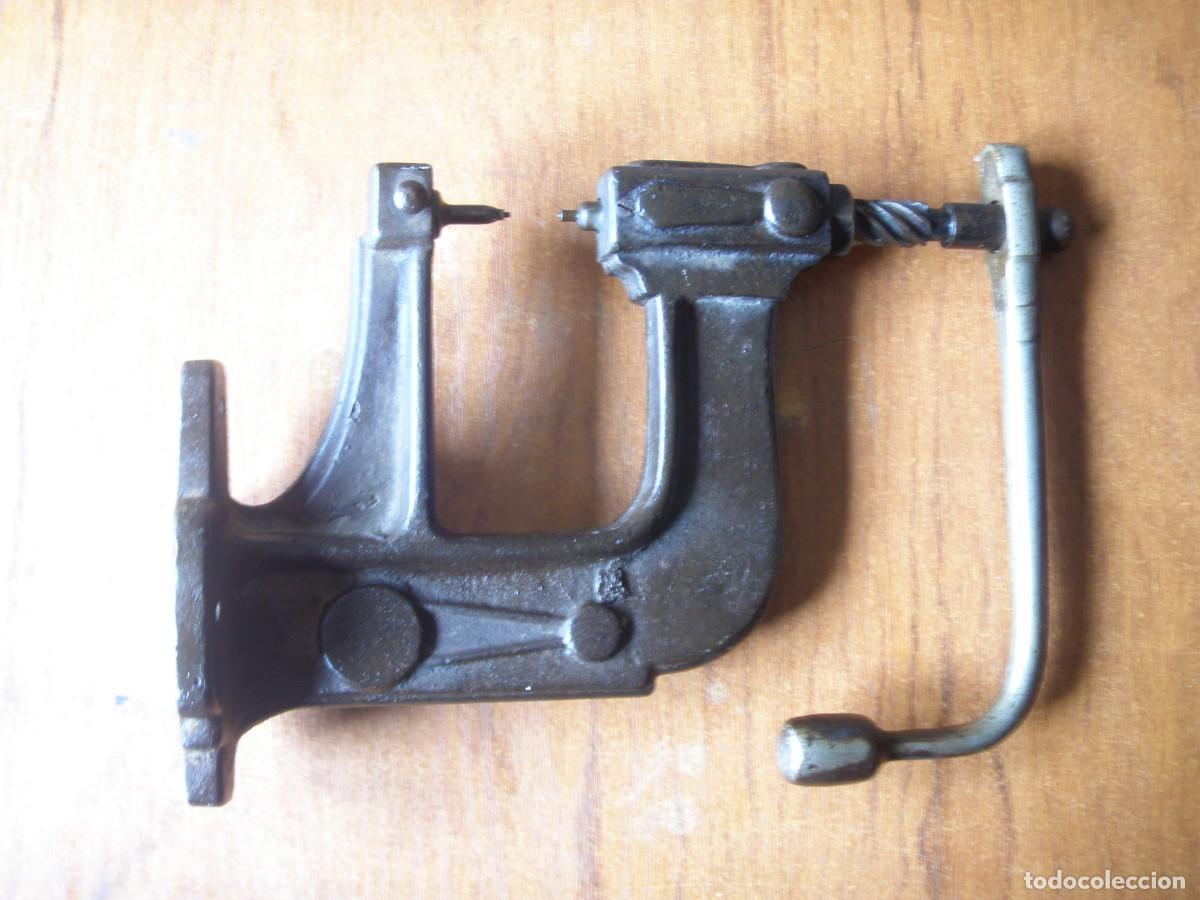 Antig&uuml;edades: MAQUINA REMACHADORA FUNCIONANDO MUY BONITA