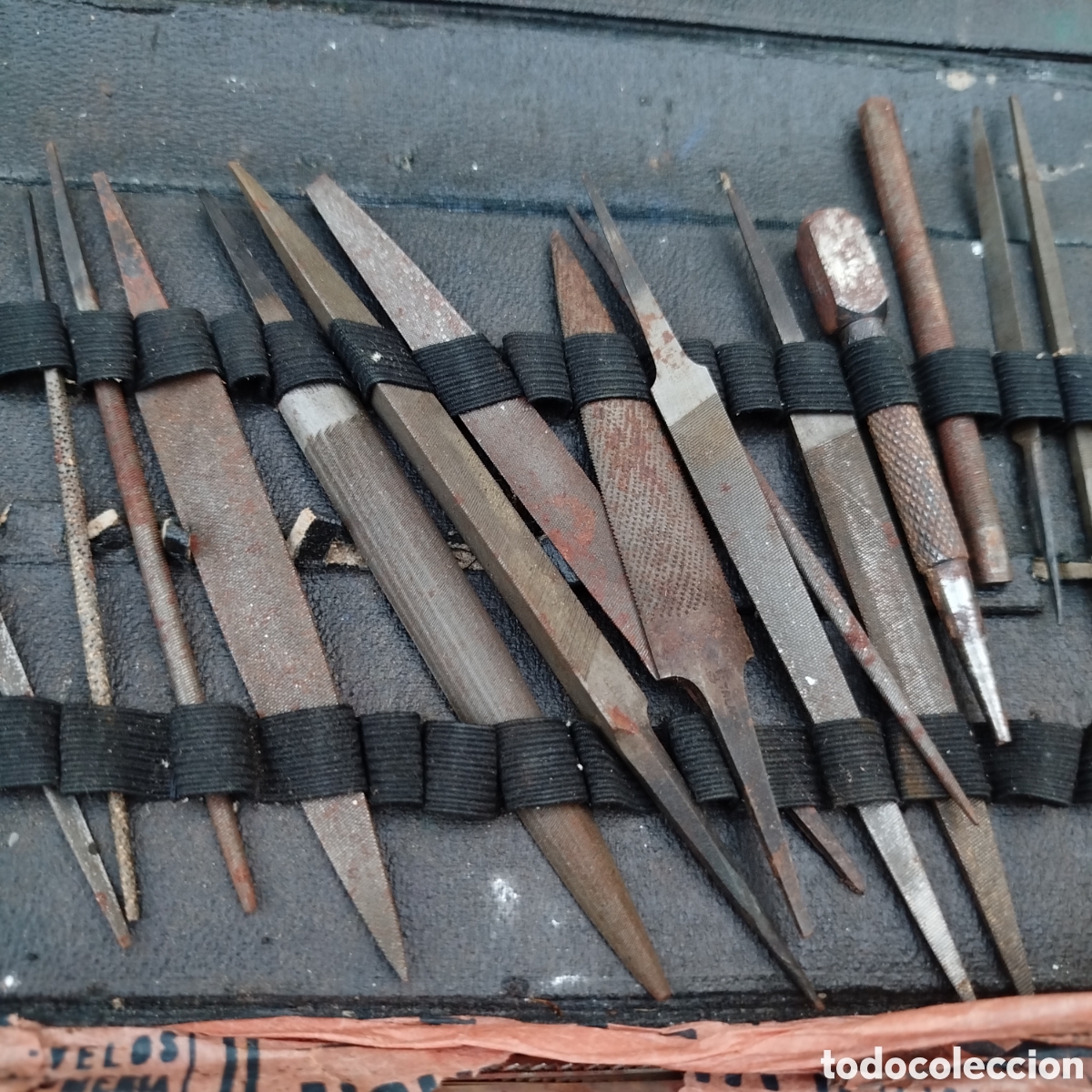 Antig&uuml;edades: Estuche de herramientas antiguas para metal