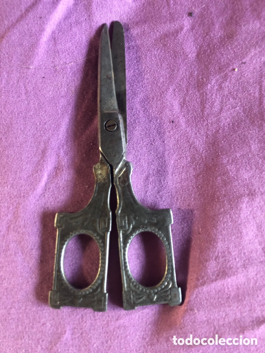 Antig&uuml;edades: Tijeras de dise&ntilde;o Neocl&aacute;sico - Ferd-Herberz & cie - Solingen - Siglo XIX