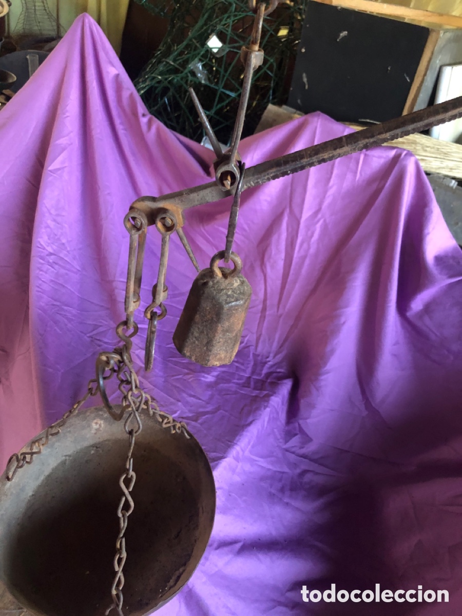 Antig&uuml;edades: Balanza o romana antigua con plato y pesa