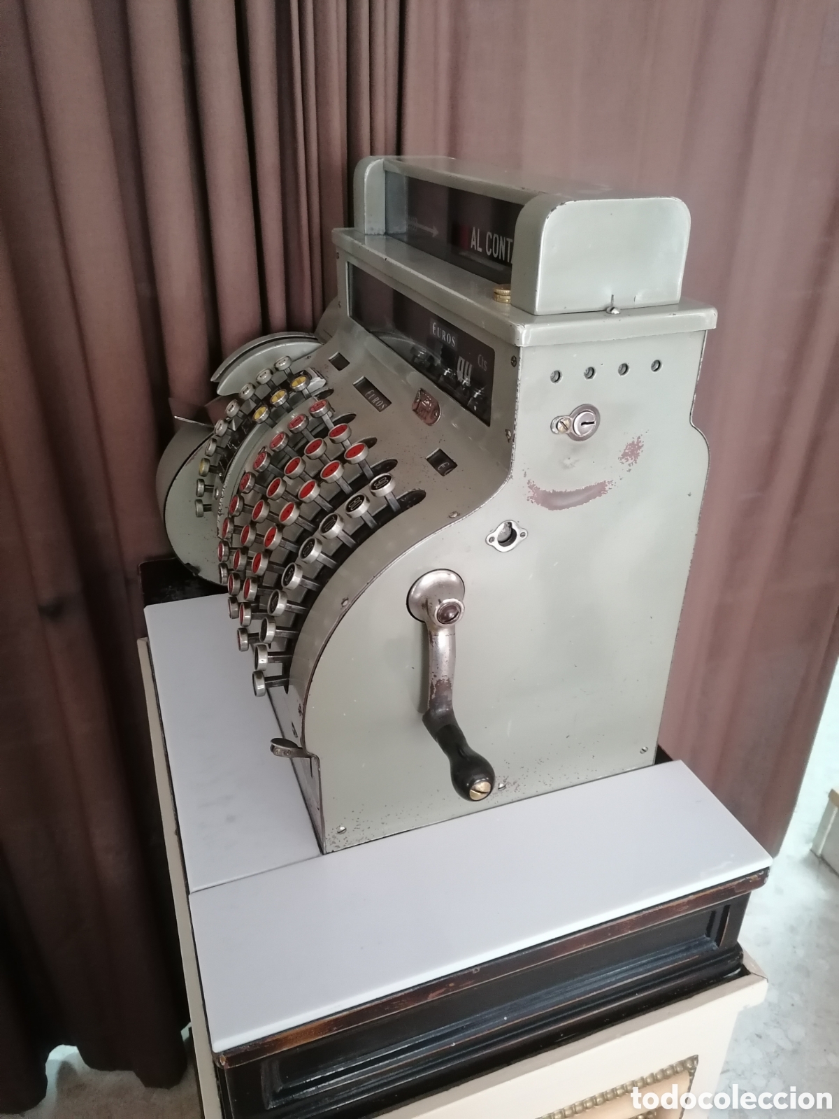 Antig&uuml;edades: Maquina registradora muy antigua