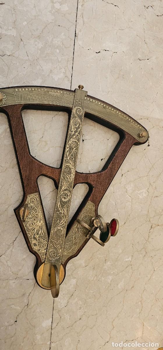 Antig&uuml;edades: Importante sextante bronce y madera