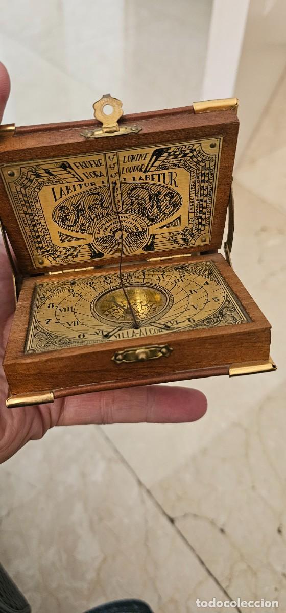 Antig&uuml;edades: Reloj solar con brujula bronce y madera - Foto 3