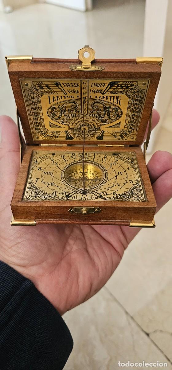 Antig&uuml;edades: Reloj solar con brujula bronce y madera - Foto 4
